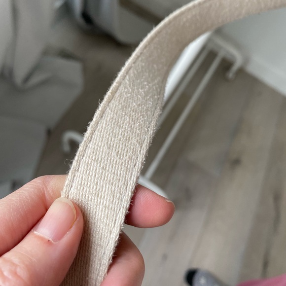 Like New! Fossil White Crossbody Bag - Picture 4 of 16